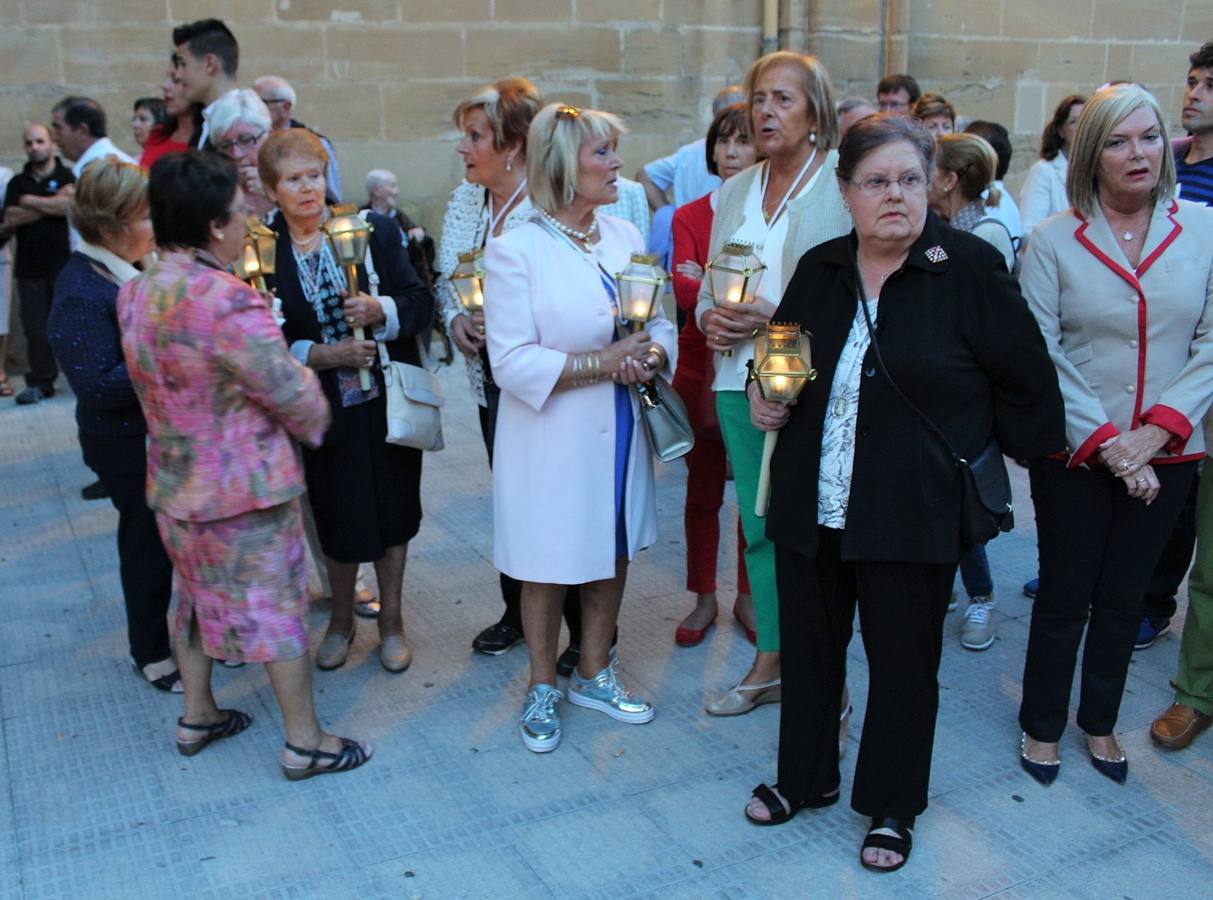 La procesión nocturna volvió a ser el acto más multitudinario y solemne de la fiestas en Haro.