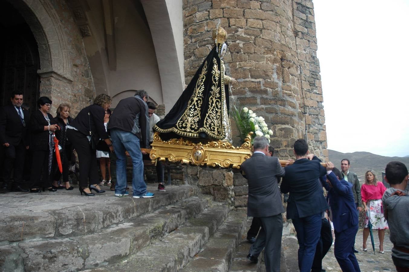 Imágenes de la procesión que se celebró en Cornago en honor a la Virgen de la Soledad.