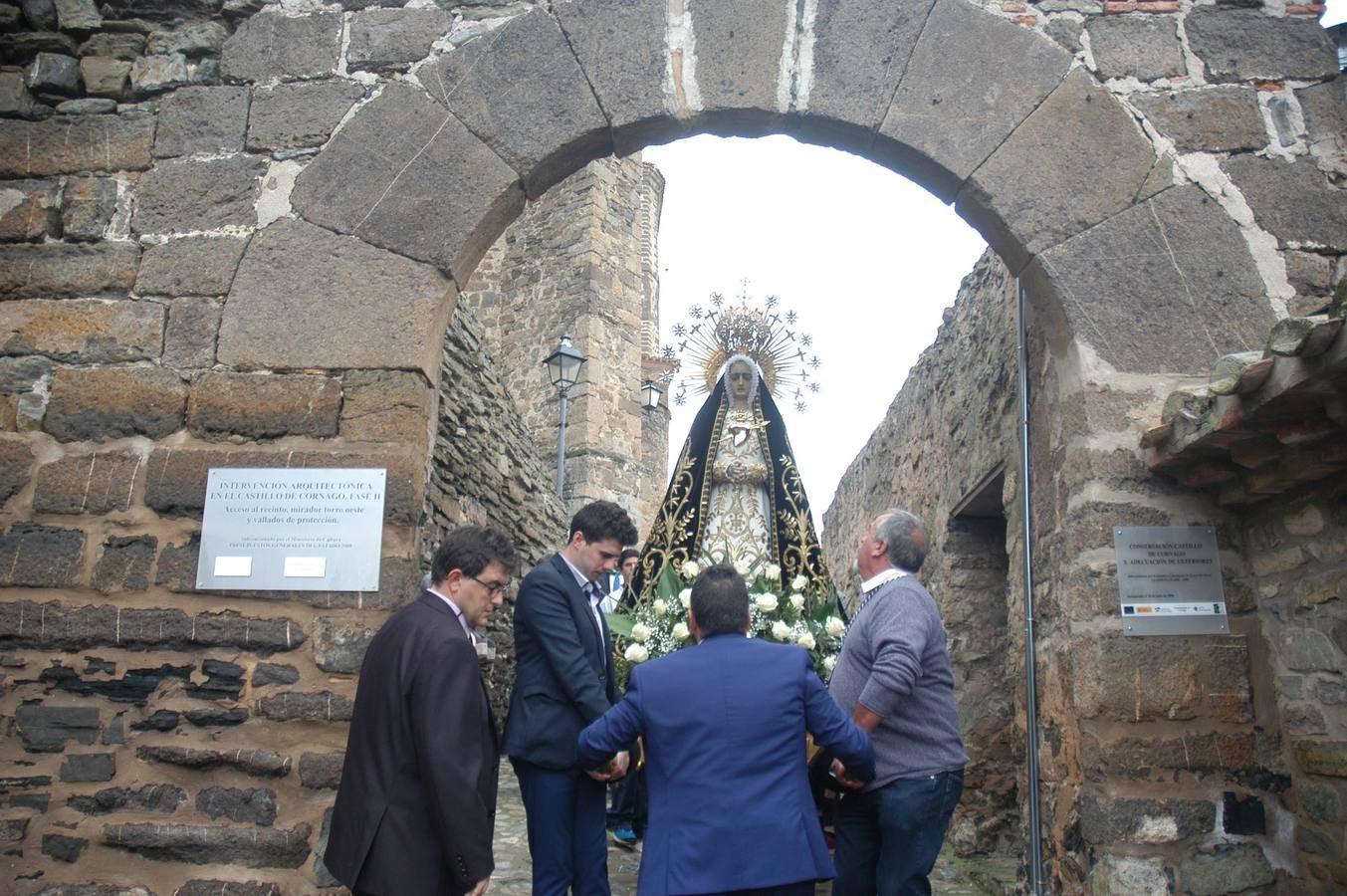 Imágenes de la procesión que se celebró en Cornago en honor a la Virgen de la Soledad.