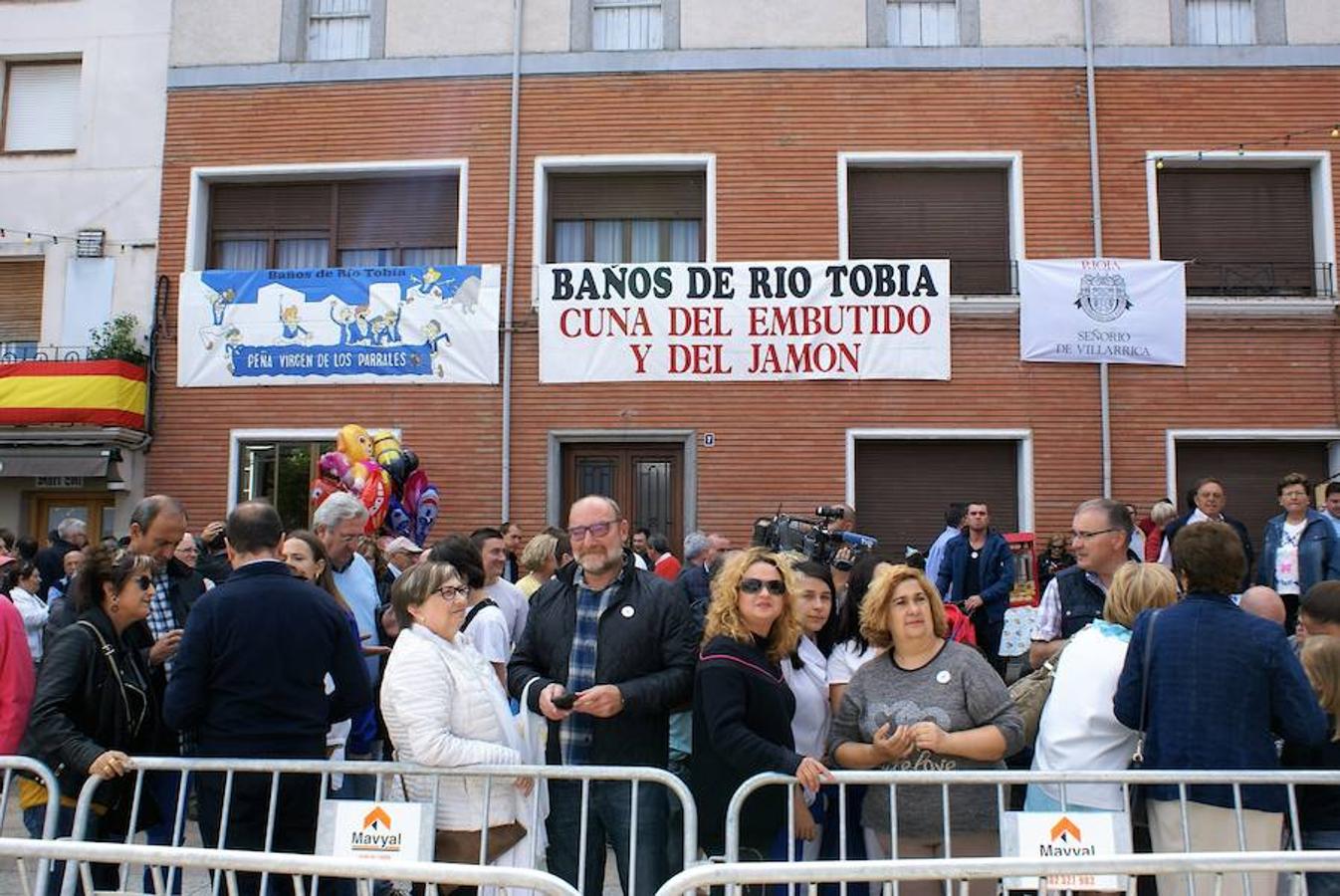 La peña Virgen de los Parrales de Baños de Río Tobía repartió el domingo cerca de 14.000 bocadillos del embutido bañejo con motivo de la celebración de su XLIV festival de exaltación de la chacina bañeja