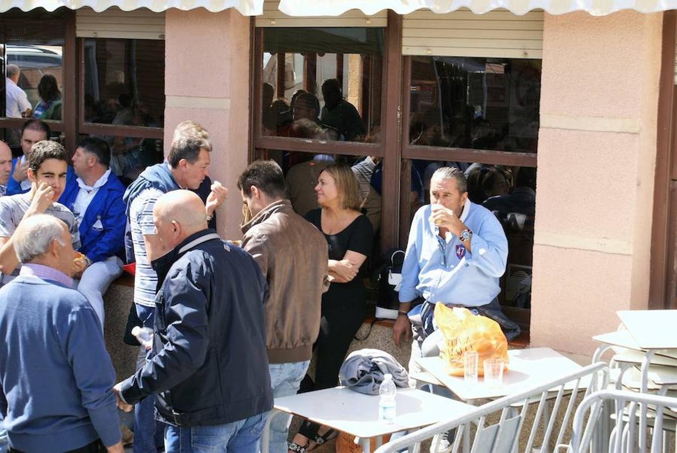 La peña Virgen de los Parrales de Baños de Río Tobía repartió el domingo cerca de 14.000 bocadillos del embutido bañejo con motivo de la celebración de su XLIV festival de exaltación de la chacina bañeja