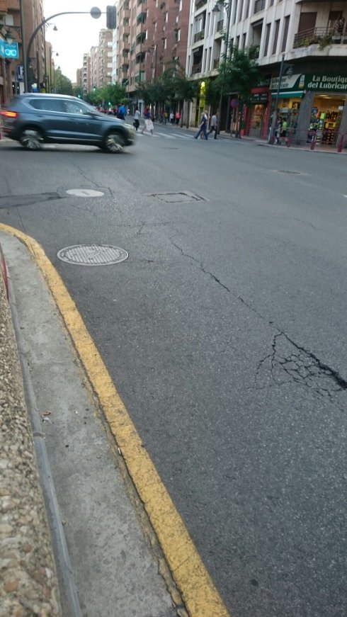 La Guindilla: «Rajado» el asfalto de la calle Chile 