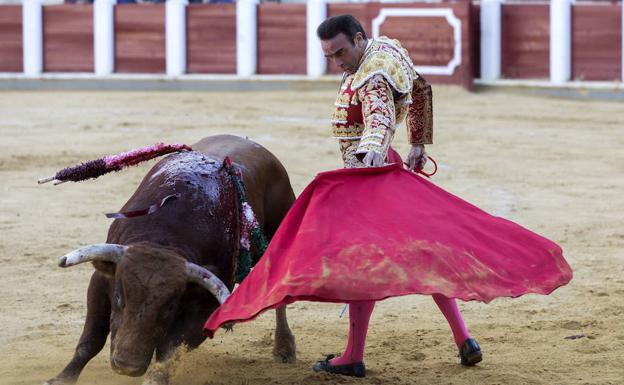 Pase de Enrique Ponce. 