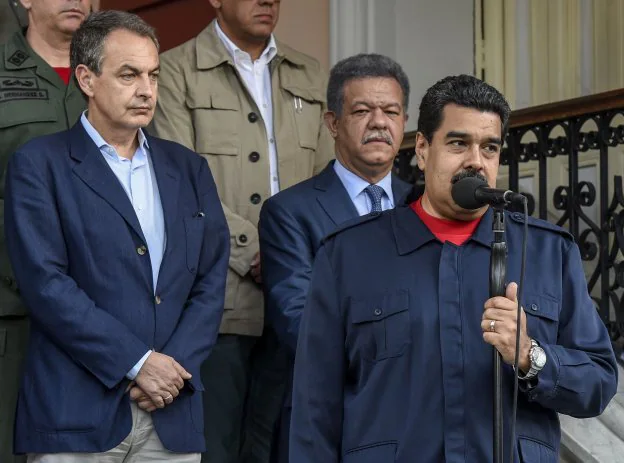 Zapatero y Maduro, junto al presidente dominicano Leonel Fernández el pasado 21 de julio. :: J. B. / afp