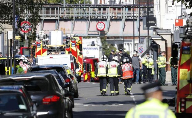 Servicios de emergencia tras el atentado.