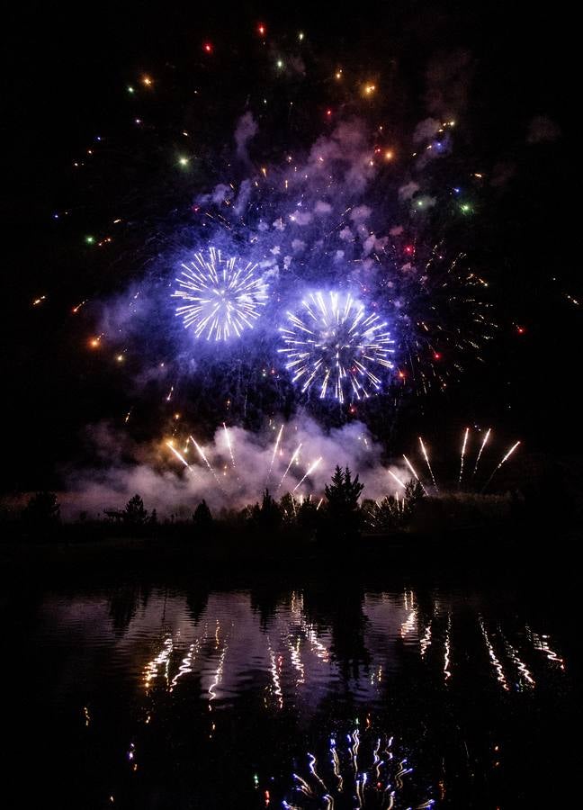 El cielo de Logroño se iluminó con los primeros fuegos artificiales de las fiestas