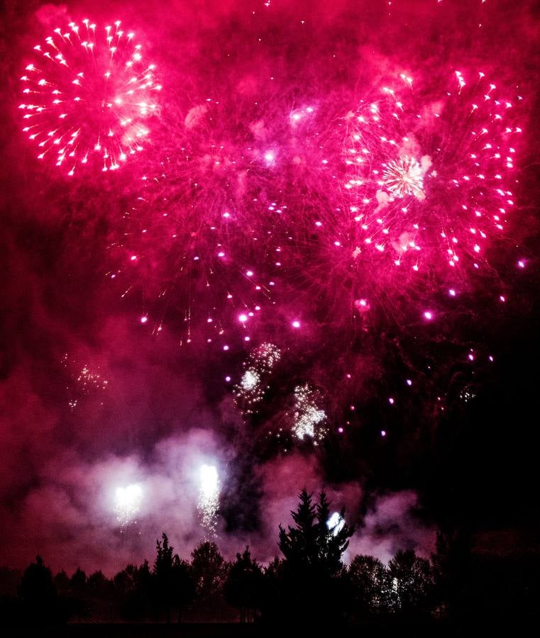 El cielo de Logroño se iluminó con los primeros fuegos artificiales de las fiestas