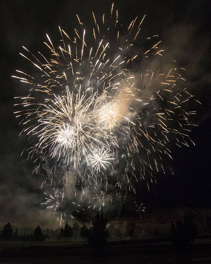 El cielo de Logroño se iluminó con los primeros fuegos artificiales de las fiestas