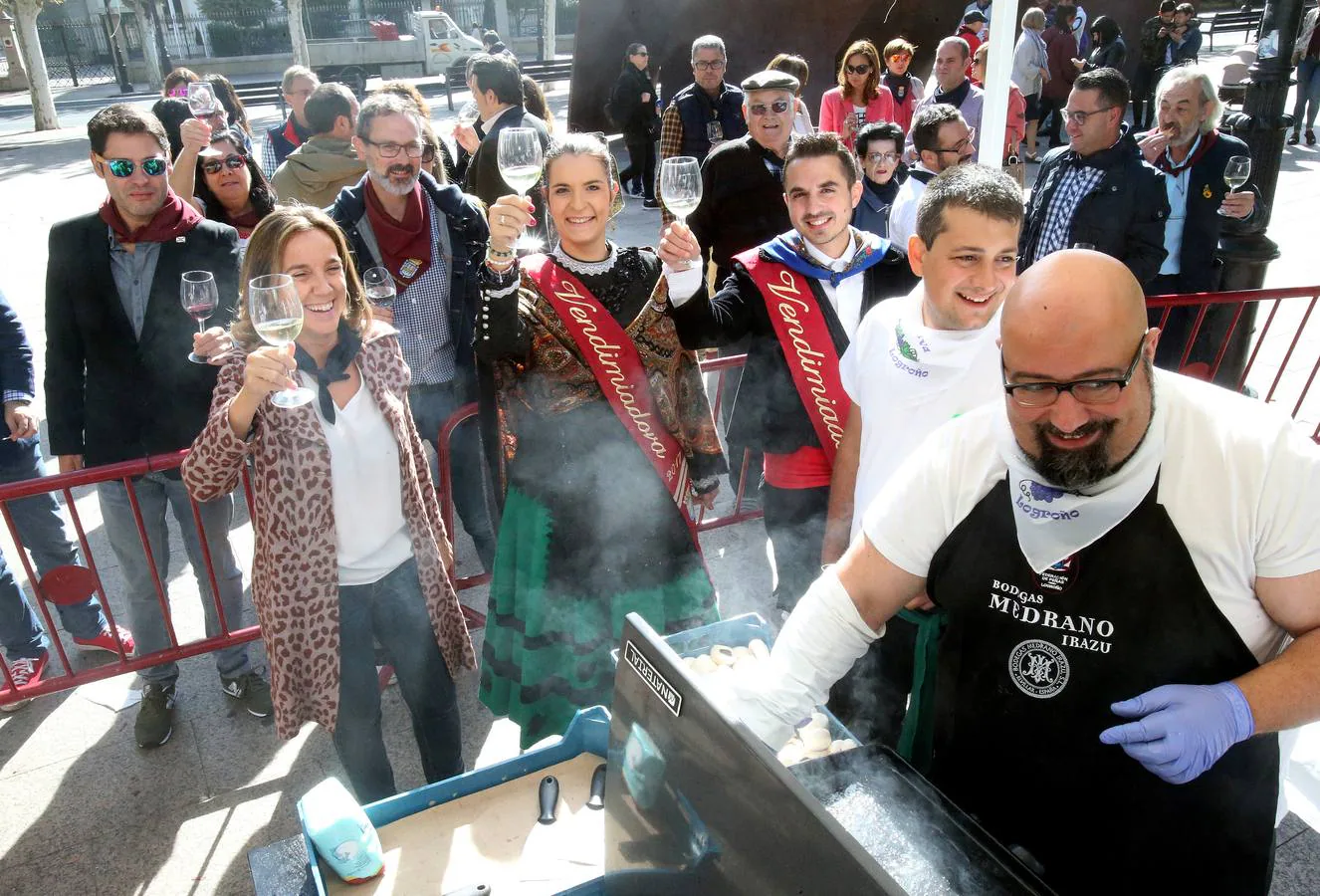 La federación de peñas de Logroño celebró en El Espolón la degustación de vinos y pinchos