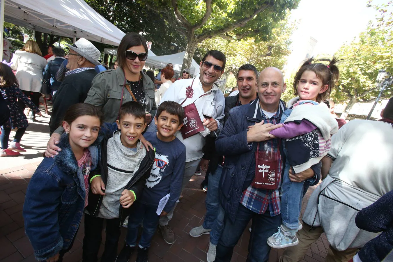 La federación de peñas de Logroño celebró en El Espolón la degustación de vinos y pinchos