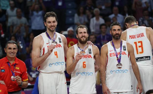 Sergio Scariolo, Pau Gasol, Sergio Rodríguez, J.C. Navarro y Marc Gasol.