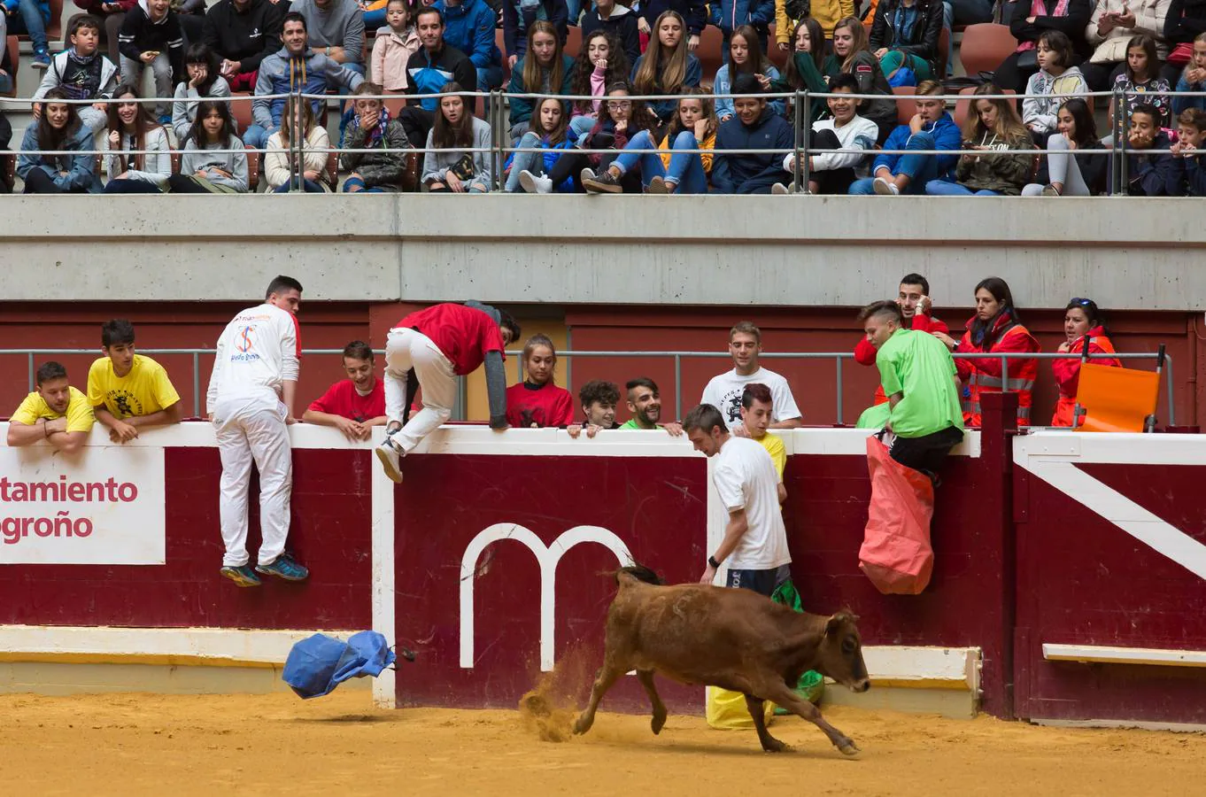 El segundo día de vaquillas en La Ribera ha tenido juegos, diversión y sustos