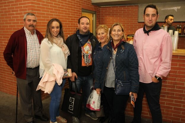 Carlos, Soraya, Eduardo, Justi, Maricarmen y Pablo, la familia Tejedor Turza. :: Justo Rodríguez