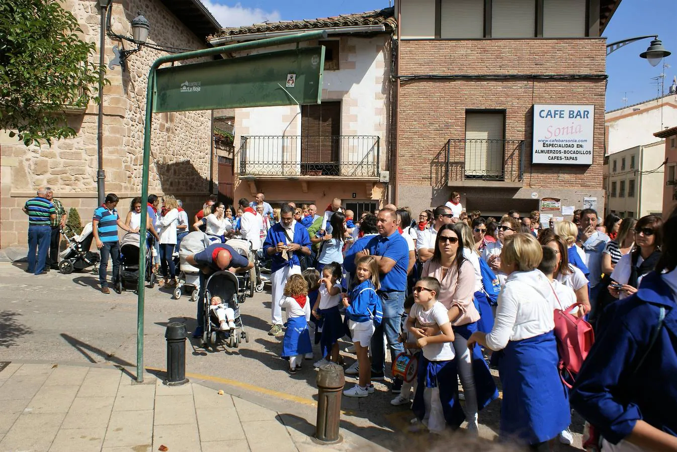 El disparo del cohete en Baños de Río Tobía dio inicio a las fiestas de San Mateo.