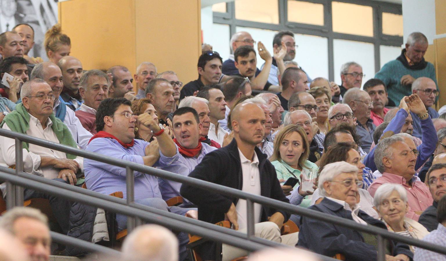 El navarro y el de Villar de Torre continúan en la Feria de San mateo tras hacer sufrir a Untoria y Altuna.