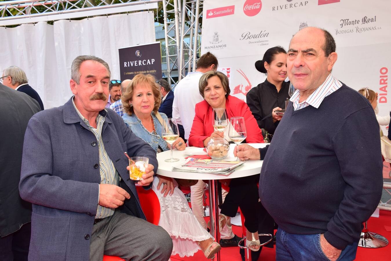 Gran ambiente el que se vivió el miércolese en la terraza del Diario LA RIOJA, con las propuestas del restaurante La chula y los vinos de Bodegs Riojanas.