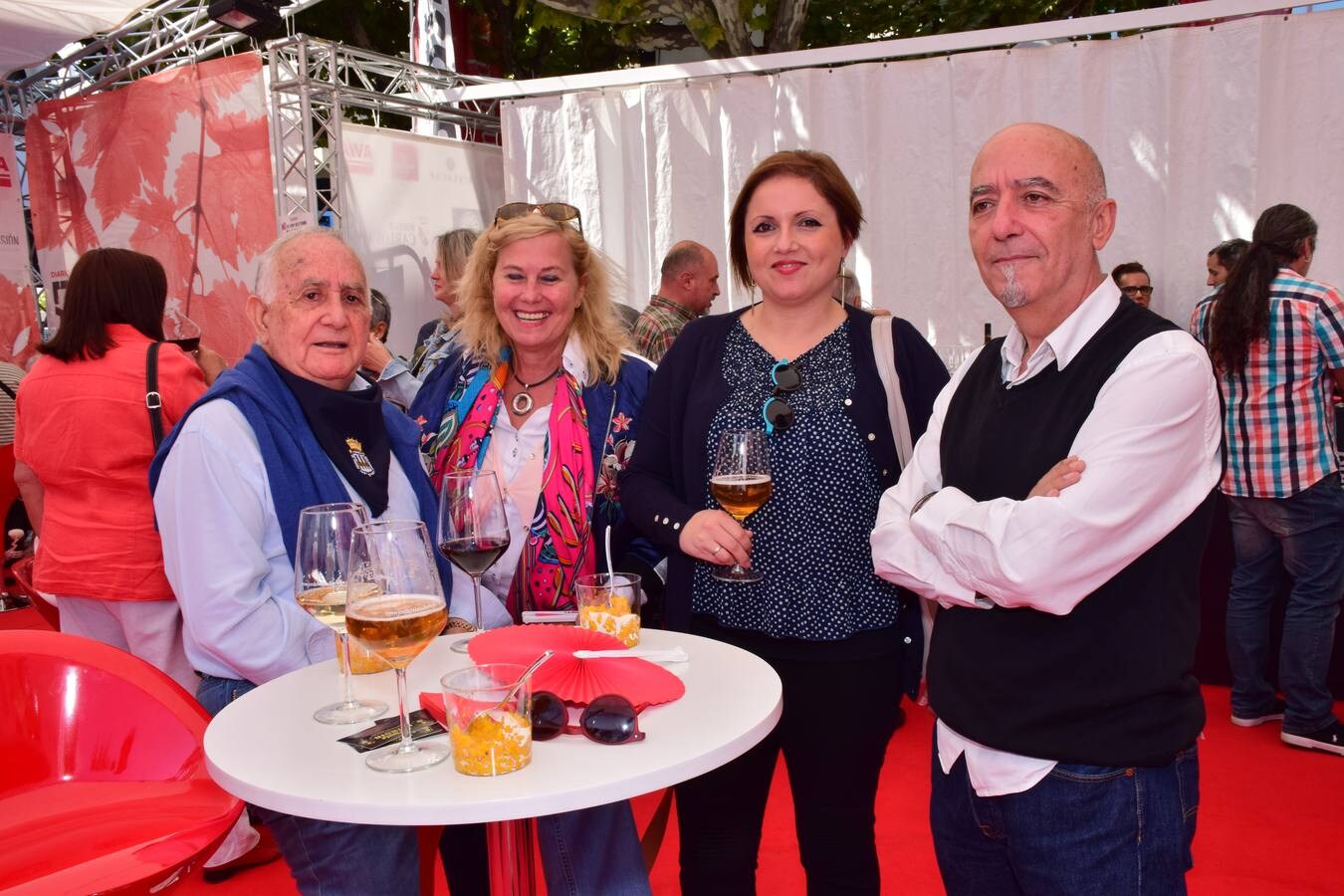 Gran ambiente el que se vivió el miércolese en la terraza del Diario LA RIOJA, con las propuestas del restaurante La chula y los vinos de Bodegs Riojanas.