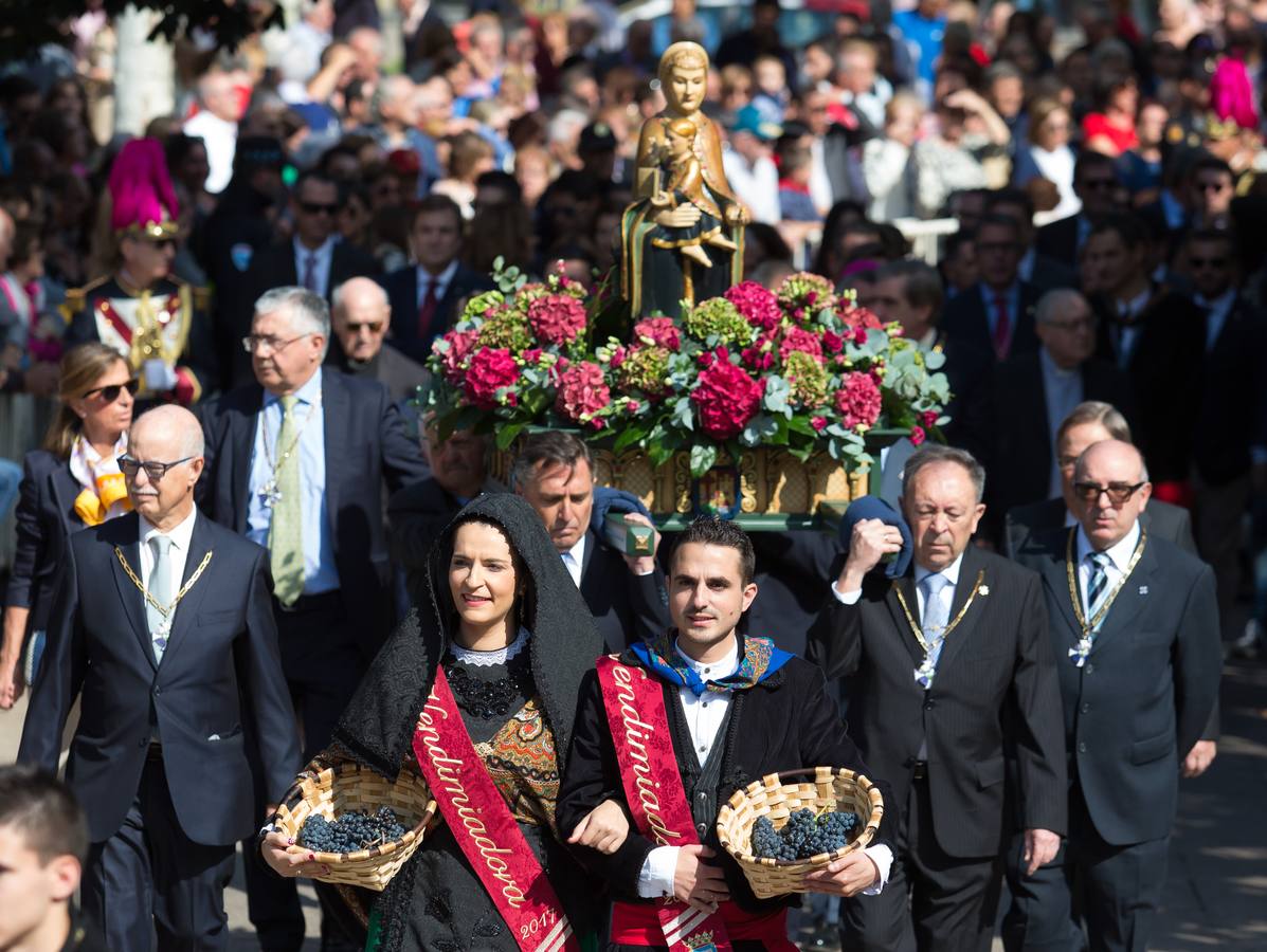 El Espolón vivió la ofrenda ofrenda del primer mosto a la Virgen de Valvanera, patrona de La Rioja, en el principal acto institucional de las Fiestas de San Mateo y de la Vendimia Riojana 