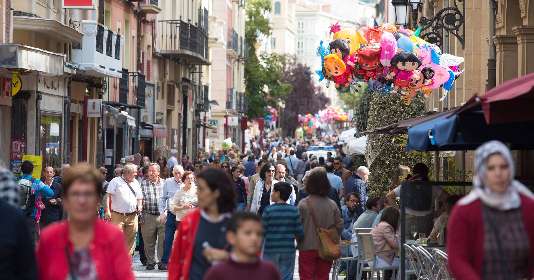 Muchos espectáculos t gran ambiente en las calles logroñesas.