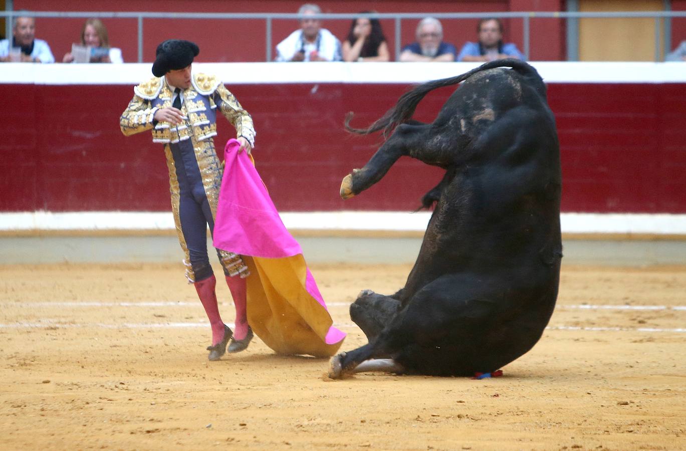 El quinto festejo de la Feria de San Mateo ha sido un espectáculo para olvidar cuanto antes, marcado por el nulo juego de la corrida de Zalduendo