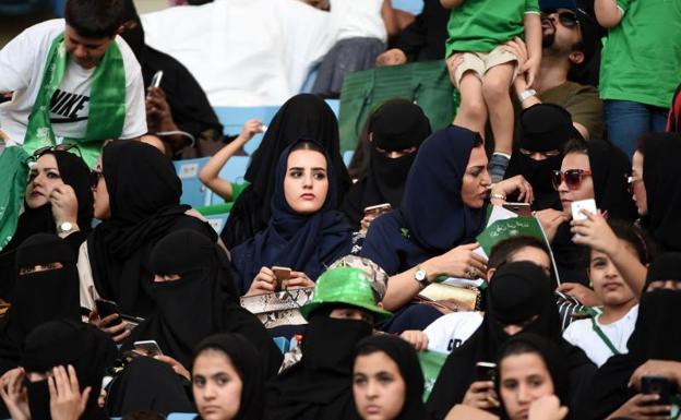 Mujeres saudíes en el acto conmemorativo del aniversario de la fundación del reino.