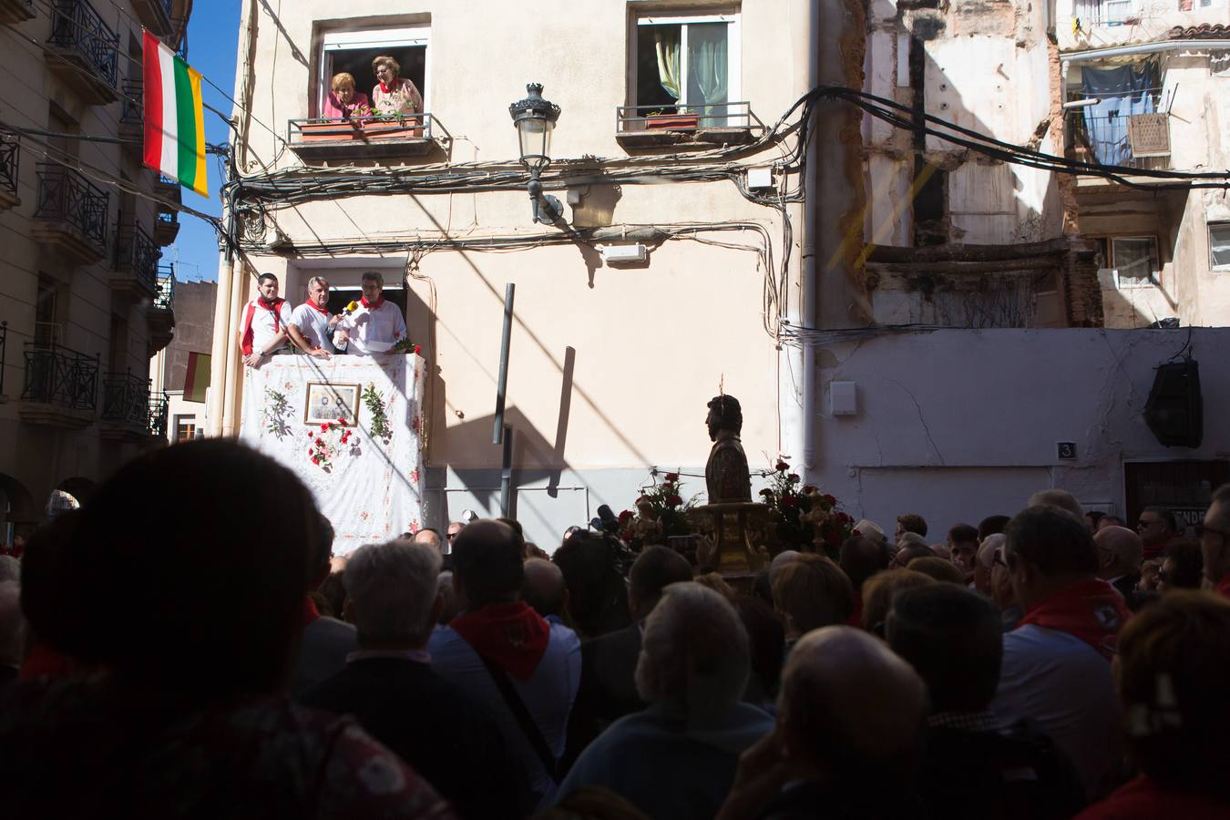 Arnedanos y navarros han celebrado la procesión que tiene como protagonistas a San Cosme y San Damián, así como el Rosario de la Aurora en sus fiestas