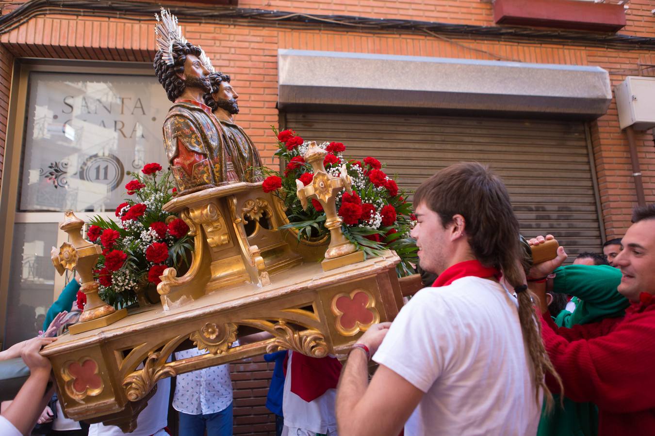 Arnedanos y navarros han celebrado la procesión que tiene como protagonistas a San Cosme y San Damián, así como el Rosario de la Aurora en sus fiestas