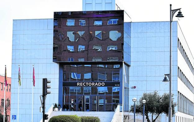 Edificio del rectorado de la UR que en su día empleó la UNIR en su web. :: miguel herreros