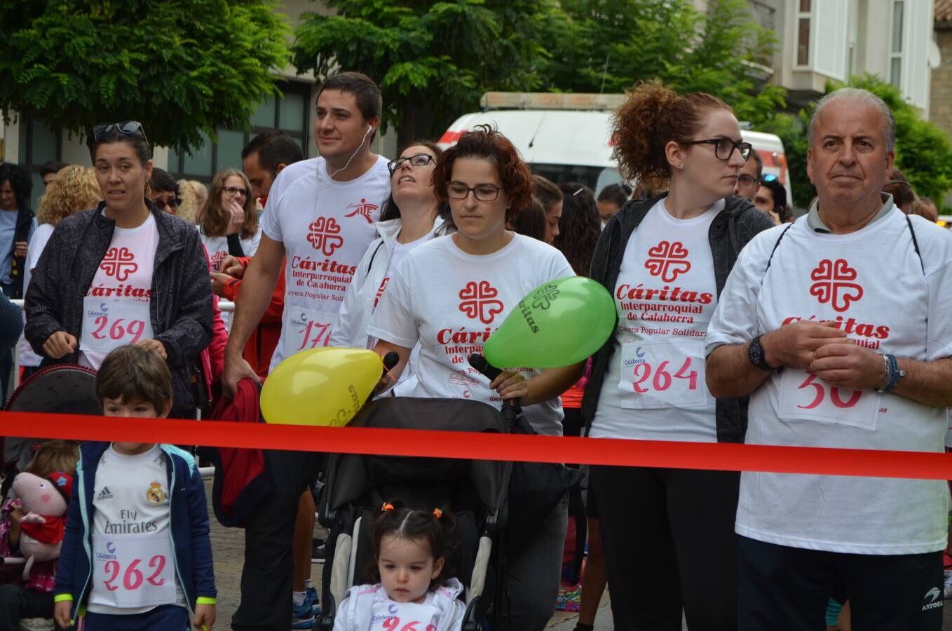 Muchos de los corredores participaron en familia en este evento deportivo y solidario