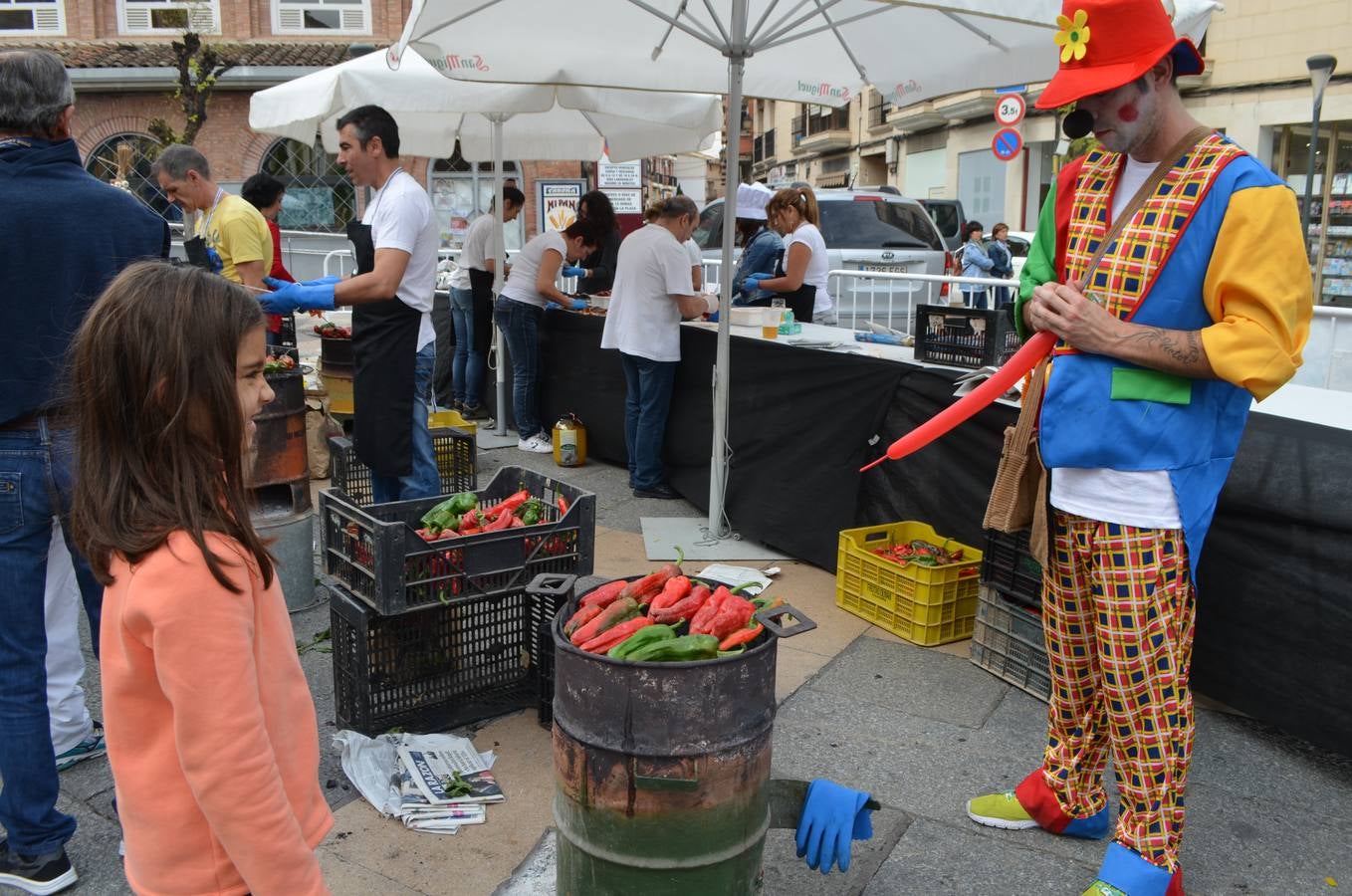 La Plaza del Raso acogió este acto en el que se pudo ver el asado