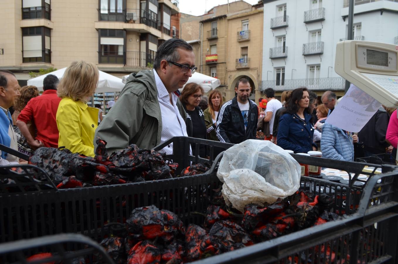 La Plaza del Raso acogió este acto en el que se pudo ver el asado