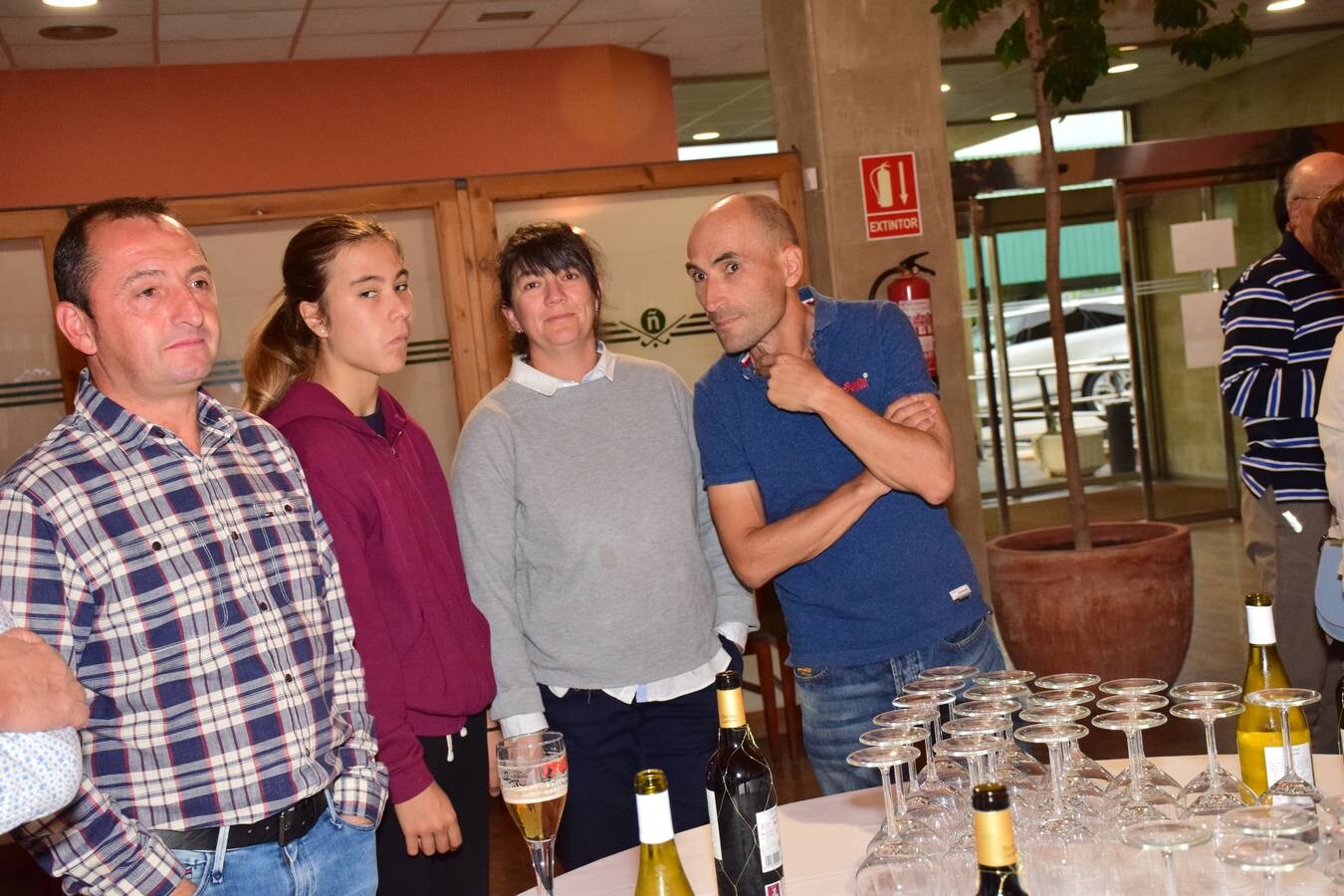 Tras la jornada de juego, los participantes pudieron disfrutar de la cata de dos vinos de Bodegas Martínez Lacuesta.