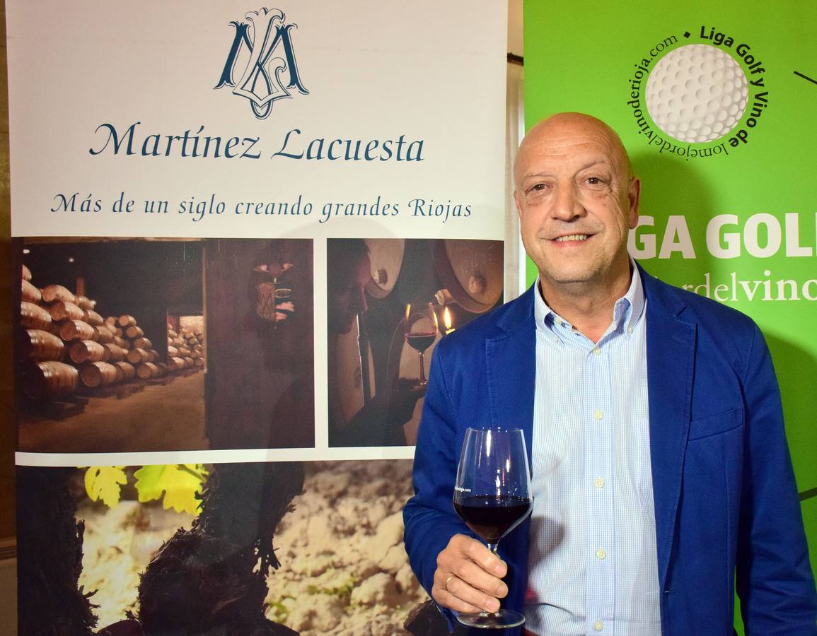 Tras la jornada de juego, los participantes pudieron disfrutar de la cata de dos vinos de Bodegas Martínez Lacuesta.