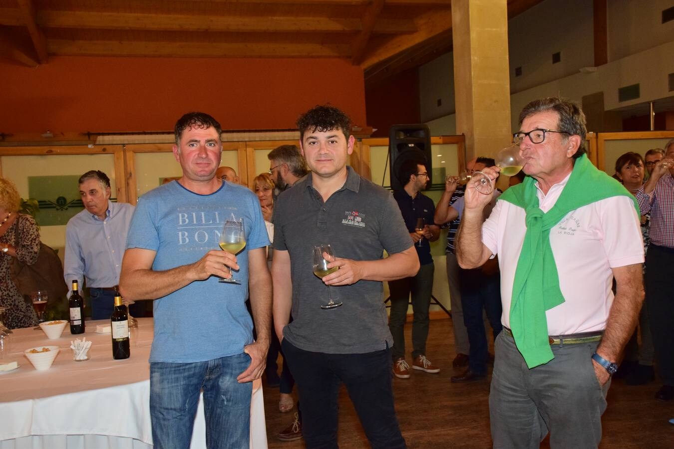 Tras la jornada de juego, los participantes pudieron disfrutar de la cata de dos vinos de Bodegas Martínez Lacuesta.