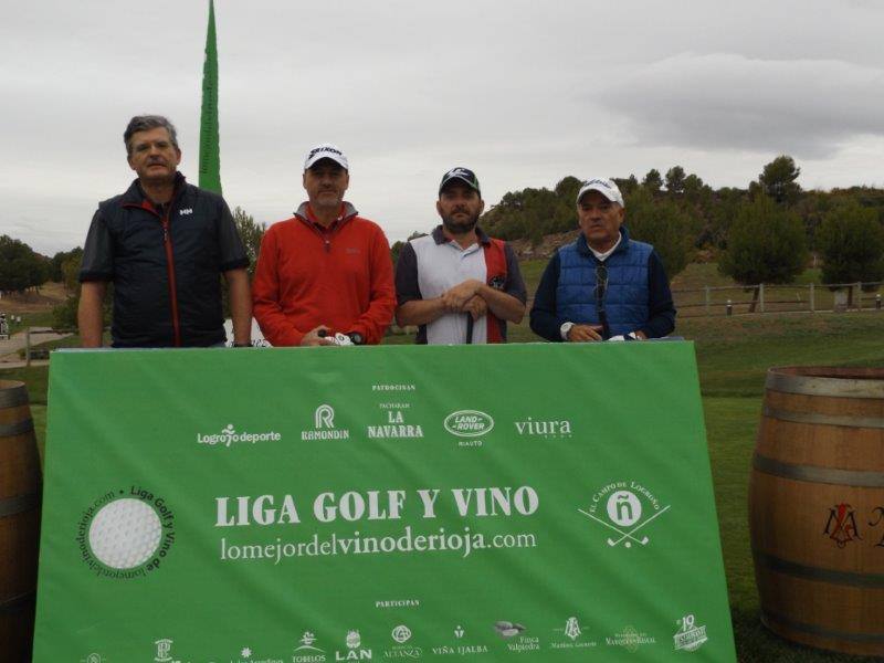 Fotos de la salida de los jugadores participantes en el Torneo Martínez Lacuesta, de la Liga de Golf y Vino de lomejordelvinoderioja.com.