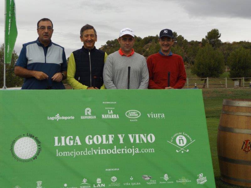 Fotos de la salida de los jugadores participantes en el Torneo Martínez Lacuesta, de la Liga de Golf y Vino de lomejordelvinoderioja.com.