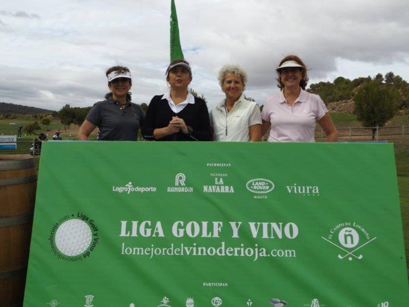 Fotos de la salida de los jugadores participantes en el Torneo Martínez Lacuesta, de la Liga de Golf y Vino de lomejordelvinoderioja.com.