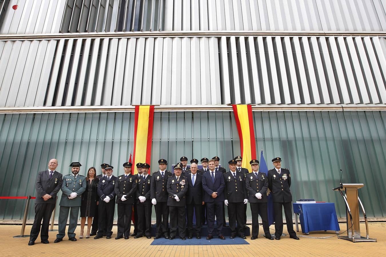 Se ha hecho entrega de reconocimientos al mérito policial y homenaje a los agentes fallecidos en acto de servicio