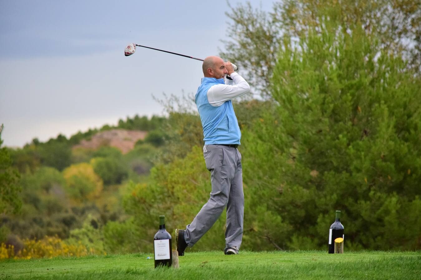 Los participantes en el torneo disfrutaron de una gran jornada de golf.