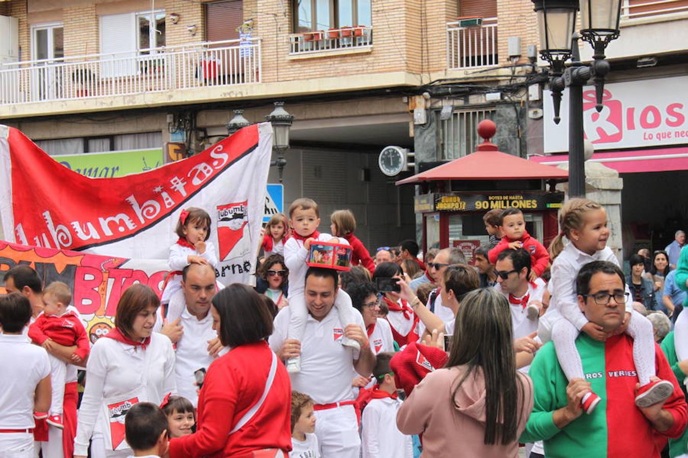 Arnedo tiene cantera para dar continuidad a las fiestas. Los peques protagonizaron un multitudinario pasacalles como antesala al cierre de los festejos