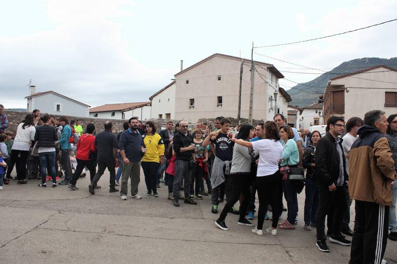 Alrededor de 4.000 bocadillos con el embutido asado en su punto fueron consumidos por turistas y también por los todos aquellos que participaron en una excursión por el entorno