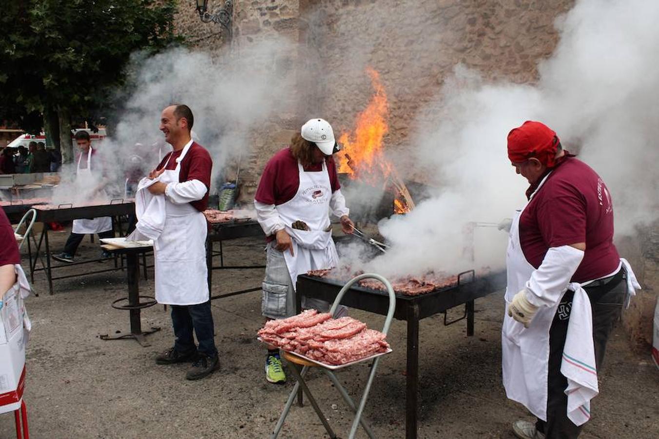 Alrededor de 4.000 bocadillos con el embutido asado en su punto fueron consumidos por turistas y también por los todos aquellos que participaron en una excursión por el entorno