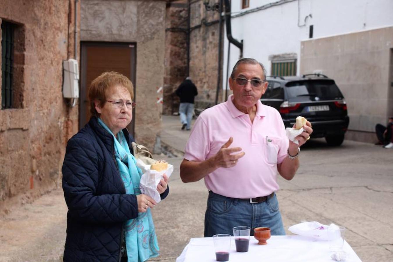 Alrededor de 4.000 bocadillos con el embutido asado en su punto fueron consumidos por turistas y también por los todos aquellos que participaron en una excursión por el entorno