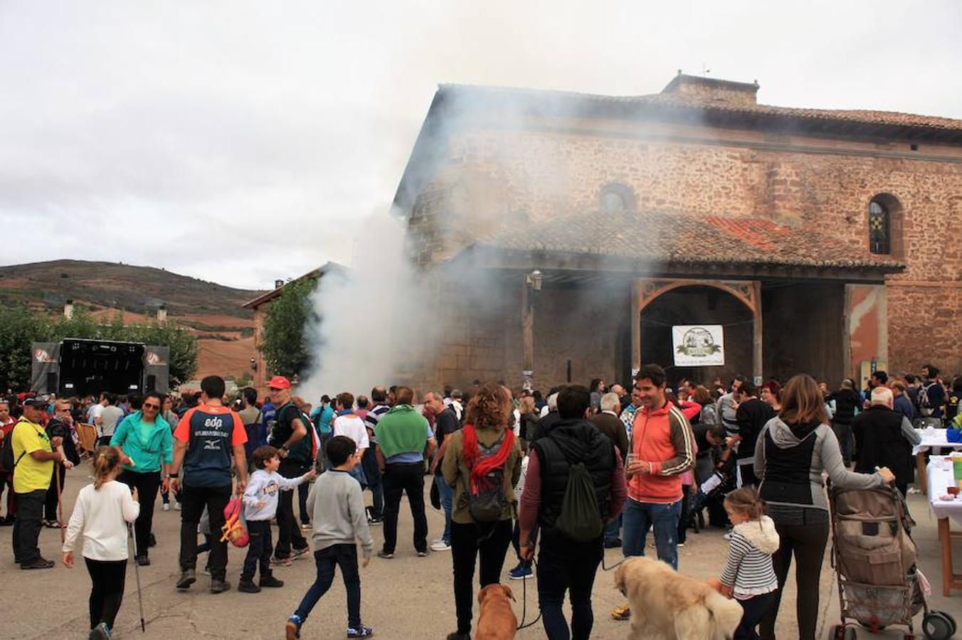 Alrededor de 4.000 bocadillos con el embutido asado en su punto fueron consumidos por turistas y también por los todos aquellos que participaron en una excursión por el entorno