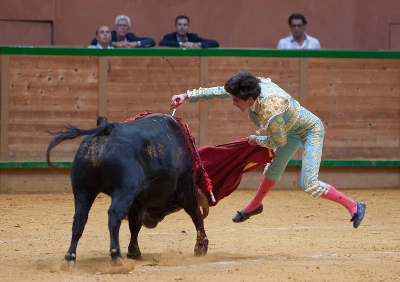 La Feria del Zapato de Oro de Arnedo dejó ver detalles como los naturales de Carlos Ochoa que le dieron el triunfo en la Ciudad del Calzado