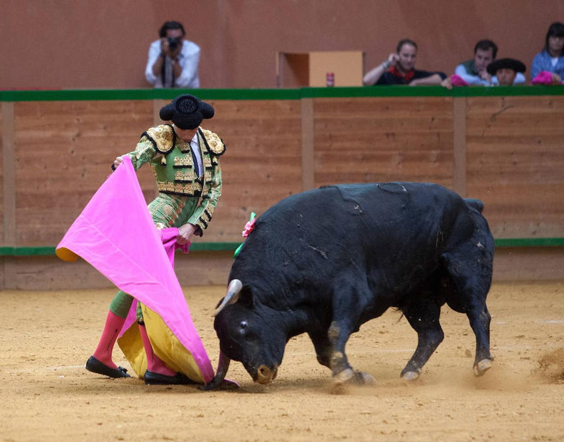 La Feria del Zapato de Oro de Arnedo dejó ver detalles como los naturales de Carlos Ochoa que le dieron el triunfo en la Ciudad del Calzado