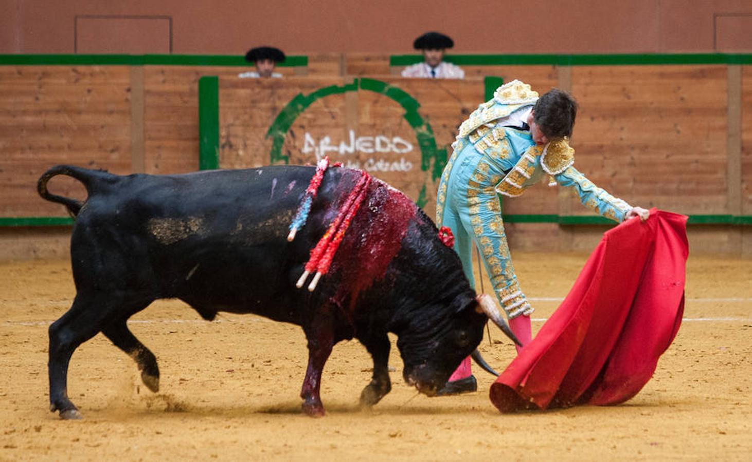 La Feria del Zapato de Oro de Arnedo dejó ver detalles como los naturales de Carlos Ochoa que le dieron el triunfo en la Ciudad del Calzado