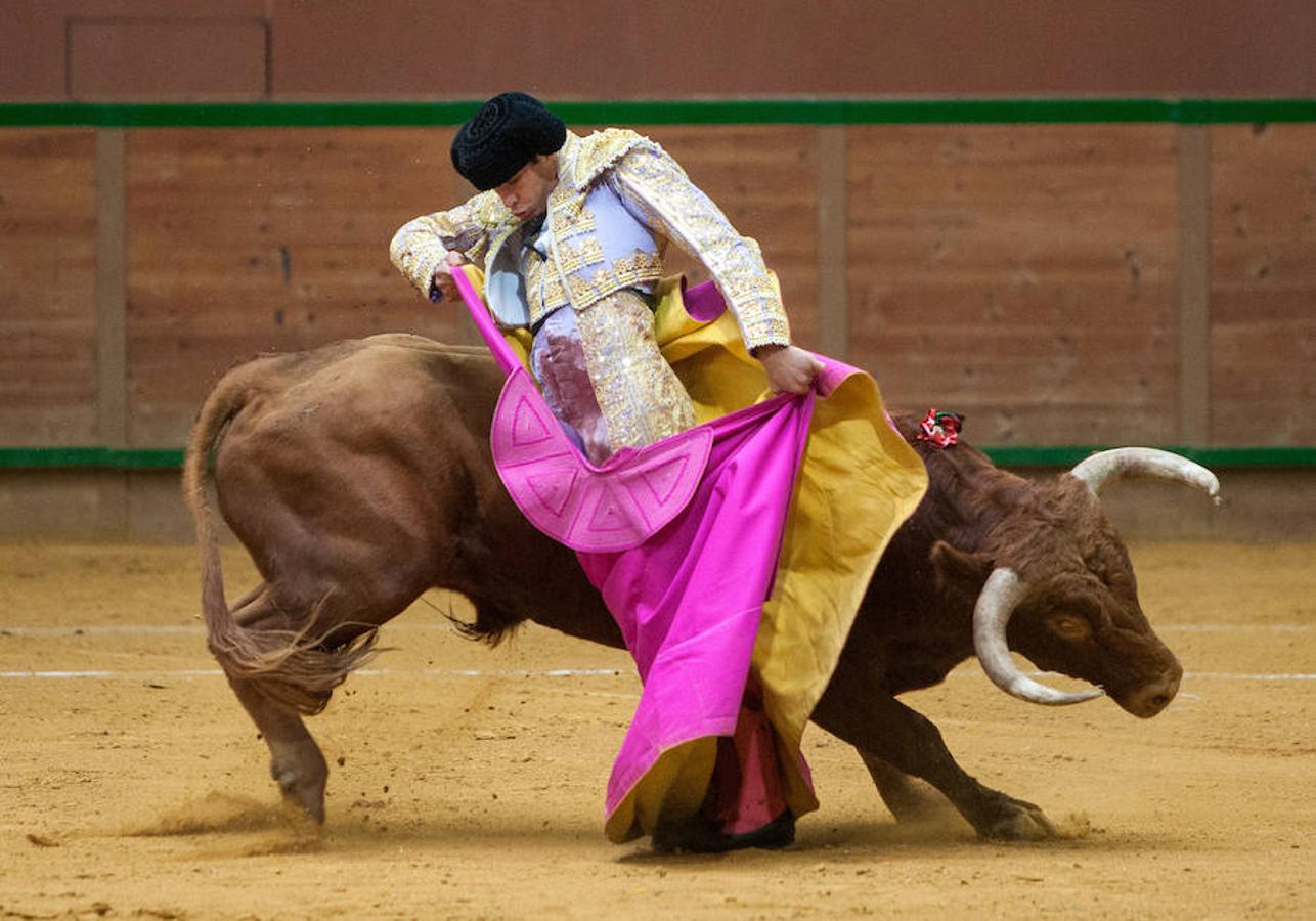 La Feria del Zapato de Oro de Arnedo dejó ver detalles como los naturales de Carlos Ochoa que le dieron el triunfo en la Ciudad del Calzado