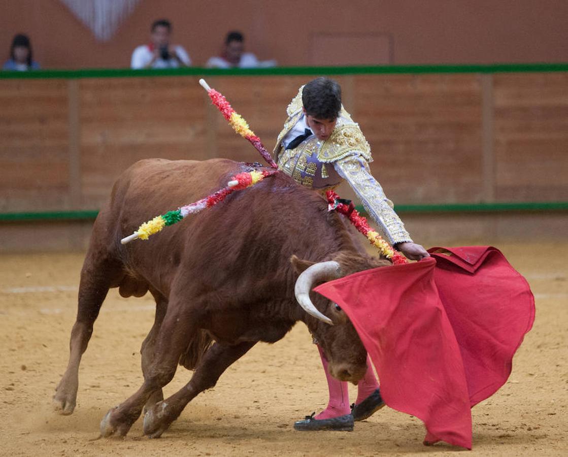 La Feria del Zapato de Oro de Arnedo dejó ver detalles como los naturales de Carlos Ochoa que le dieron el triunfo en la Ciudad del Calzado