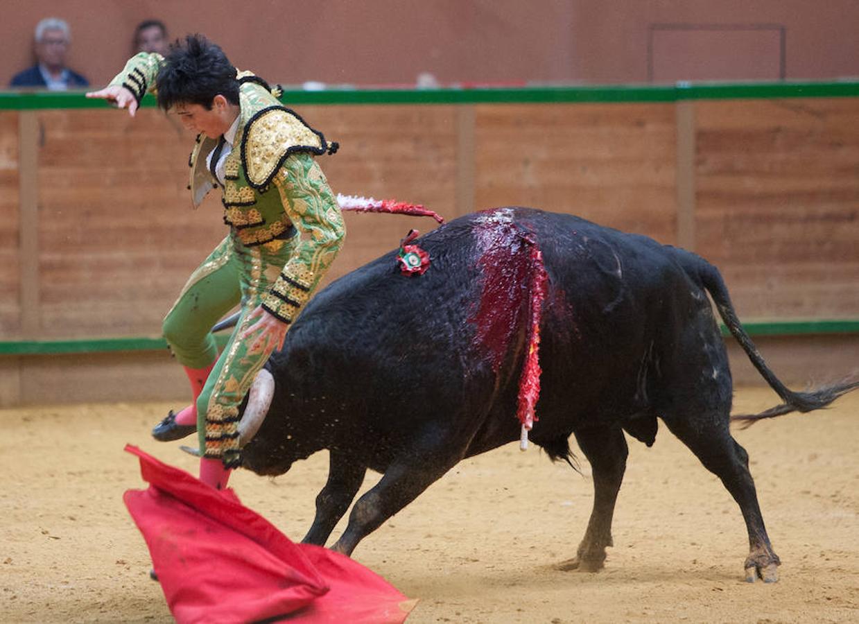 La Feria del Zapato de Oro de Arnedo dejó ver detalles como los naturales de Carlos Ochoa que le dieron el triunfo en la Ciudad del Calzado